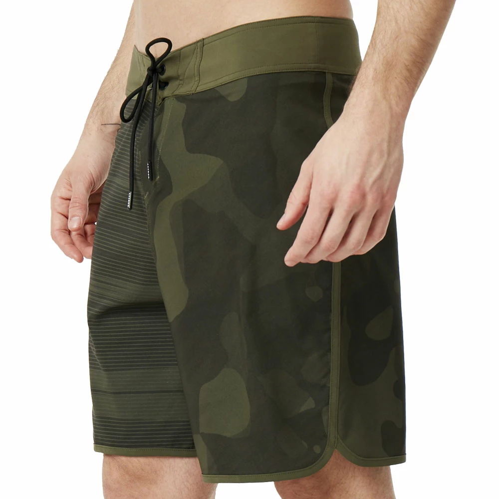 Oakley Utah Camo Mash Boardshorts Dark Brush Herren 2 Oakley Utah Camo Mash Boardshorts Dark Brush Herren – Bild 2